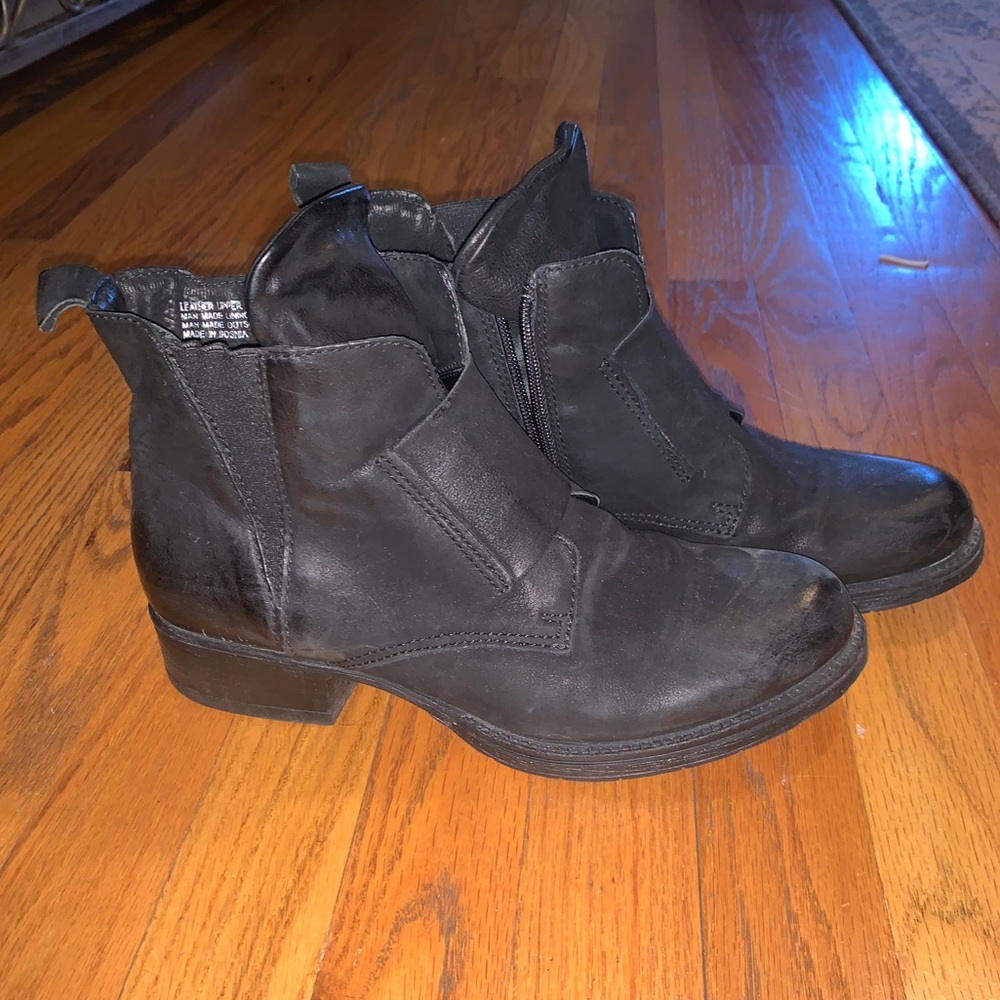 Soft 100% leather Miz Mooz booties